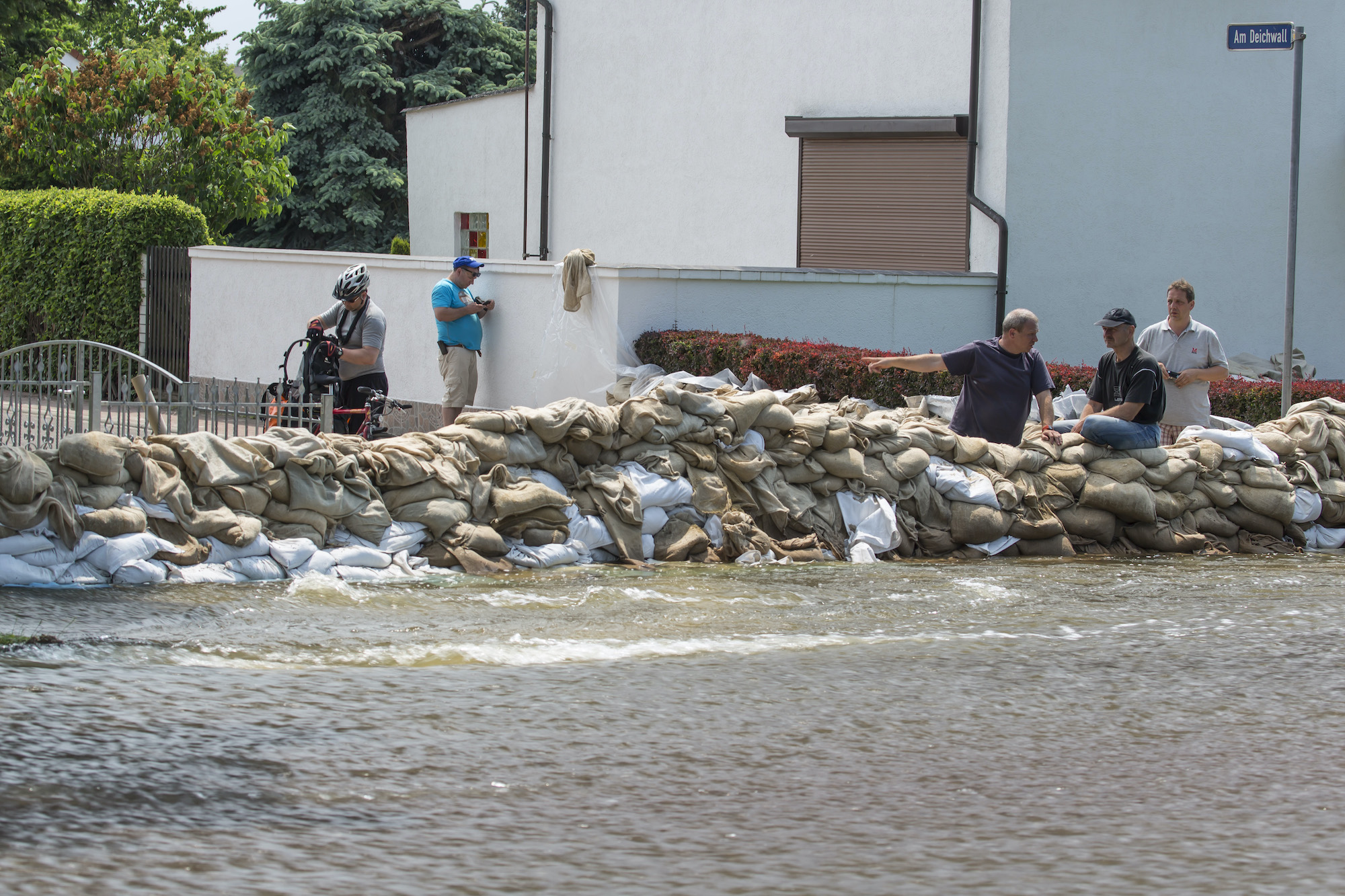Sandbag dam