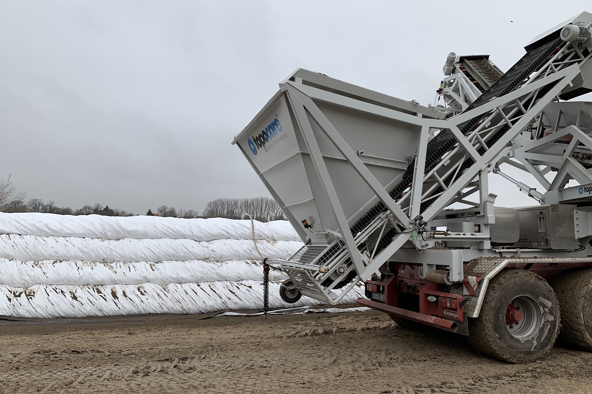 Dike construction machine topomover at work