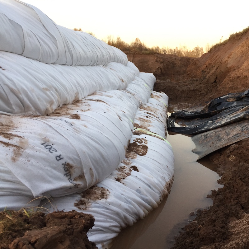 topotube dam of a retention basin